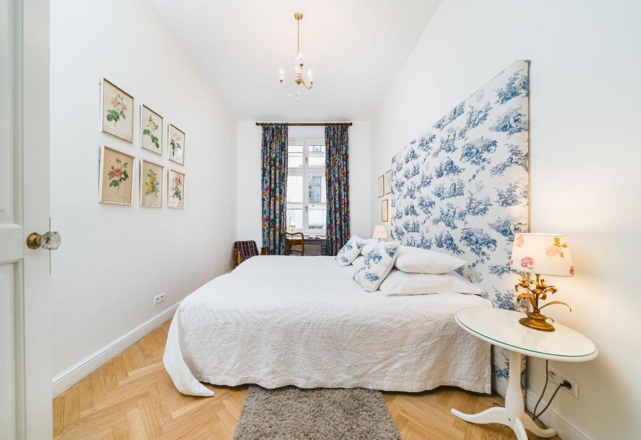 Classy Old Town Suites - By Upstairs Cracóvia Exterior foto